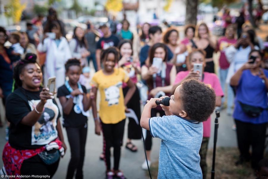 A child sings to NOSL19 attendees in Oakland, CA. 